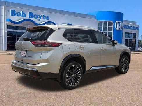 Used 2025 Nissan Rogue Platinum w/ Tech Package FWD image 5