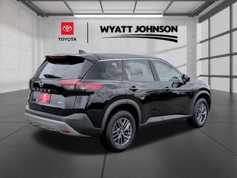 Used 2023 Nissan Rogue S AWD/4WD image 5
