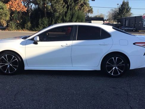 Used 2018 Toyota Camry SE image 8