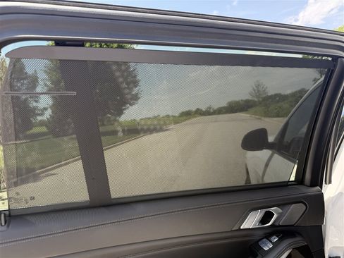 Used 2023 BMW X7 xDrive40i w/ Premium Package image 45