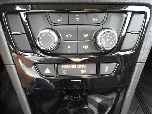 Used 2021 Buick Encore Preferred AWD/4WD image 39