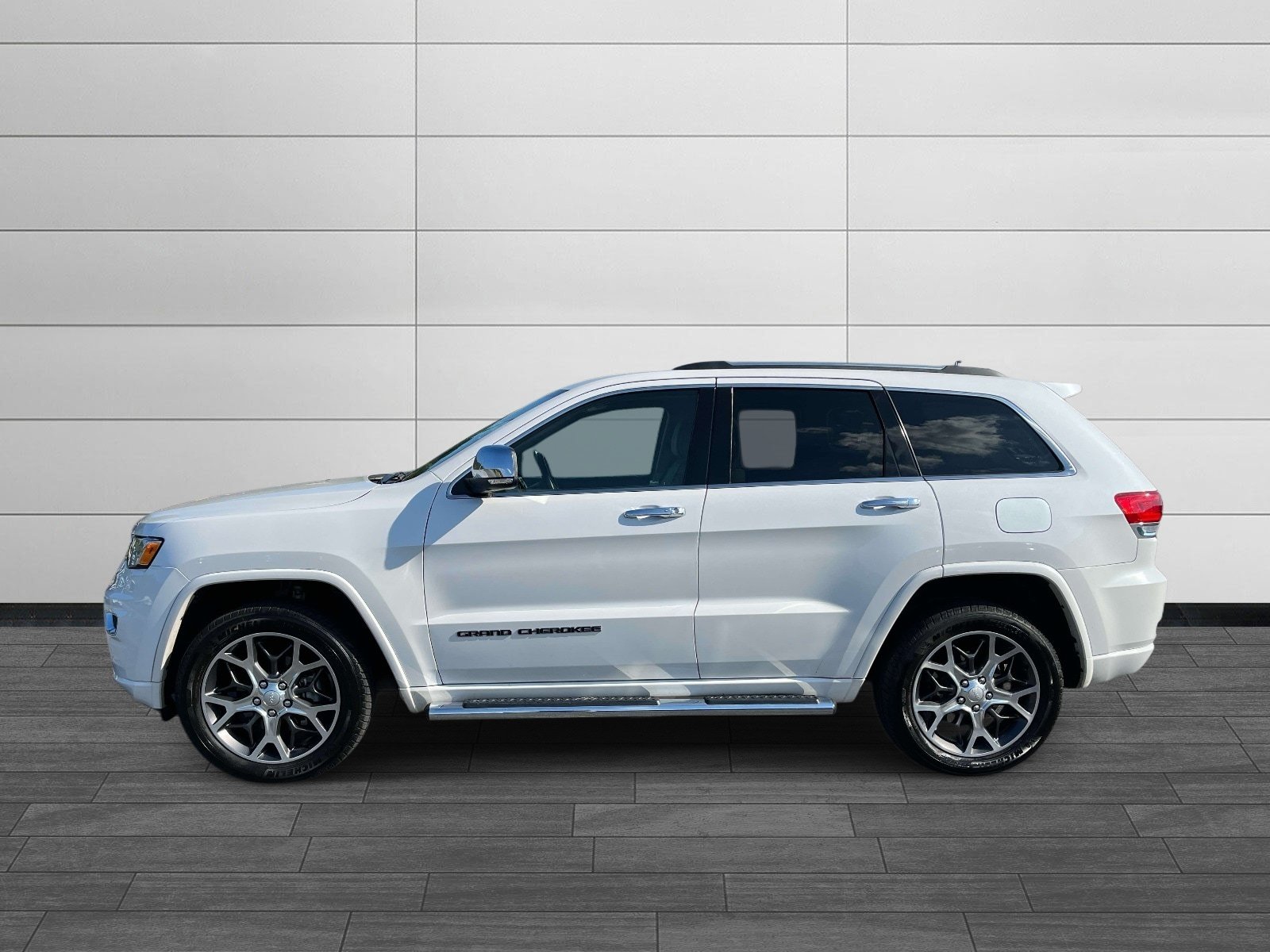 Used 2020 Jeep Grand Cherokee Overland AWD/4WD image 6