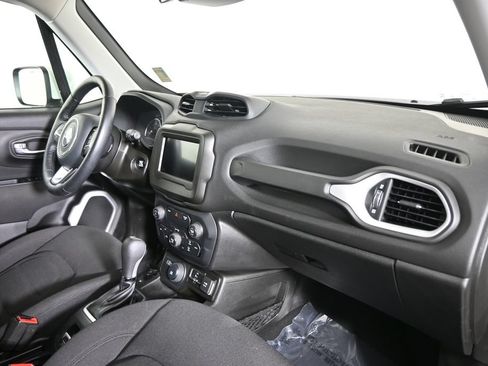 Used 2020 Jeep Renegade Latitude w/ Cold Weather Group AWD/4WD image 14
