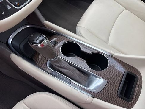 Used 2020 Chevrolet Malibu LT w/ Leather Package FWD image 26