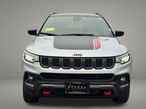 Used 2025 Jeep Compass Trailhawk AWD/4WD image 9