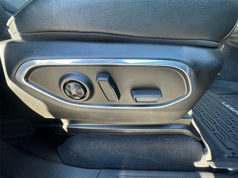 Used 2022 Jeep Wagoneer Series III w/ Premium Group I image 39