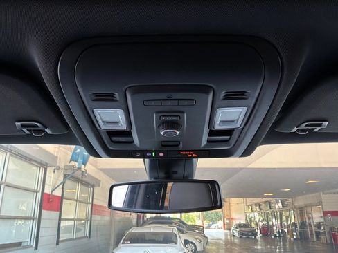 Used 2022 GMC Yukon SLT AWD/4WD image 16