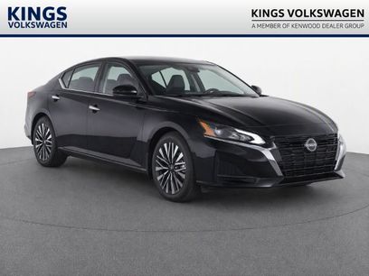 Used 2025 Nissan Altima 2.5 SV
