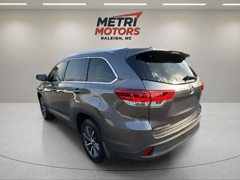 Used 2017 Toyota Highlander XLE image 4
