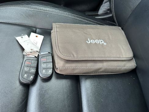 Used 2017 Jeep Grand Cherokee Limited AWD/4WD image 36