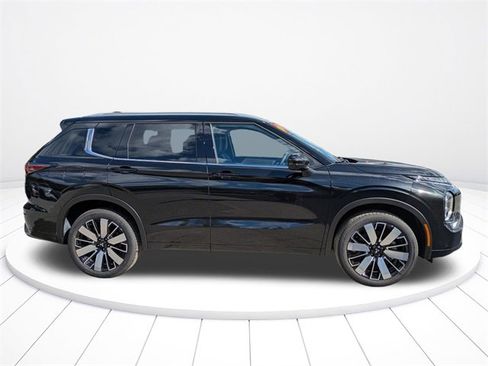New 2026 Mitsubishi Outlander SEL image 3