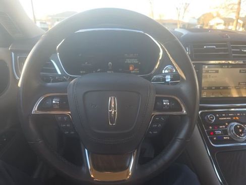 Used 2017 Lincoln Continental Select w/ Climate Package image 16