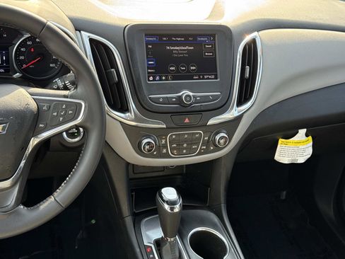 Used 2020 Chevrolet Equinox LT image 3