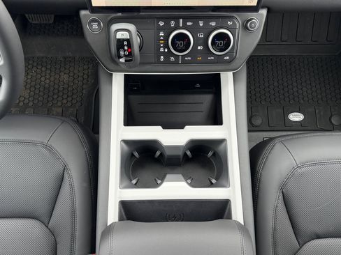 New 2026 Land Rover Defender 130 X-Dynamic SE AWD/4WD image 14