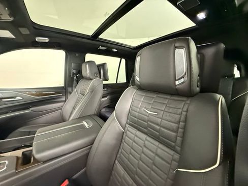 Used 2024 Cadillac Escalade Sport Platinum w/ LPO, ONYX Package AWD/4WD image 5