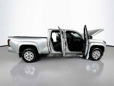 Used 2024 Toyota Tacoma SR5 AWD/4WD image 25