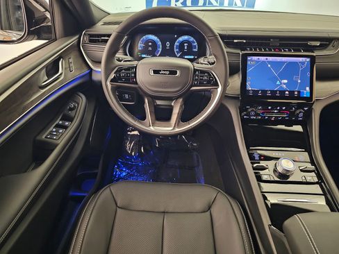 New 2025 Jeep Grand Cherokee Overland image 18