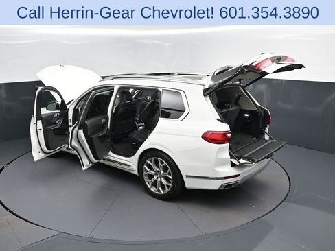 Used 2021 BMW X7 xDrive40i w/ Parking Assistance Package AWD/4WD image 2
