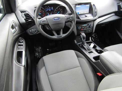 Certified 2019 Ford Escape SE image 2