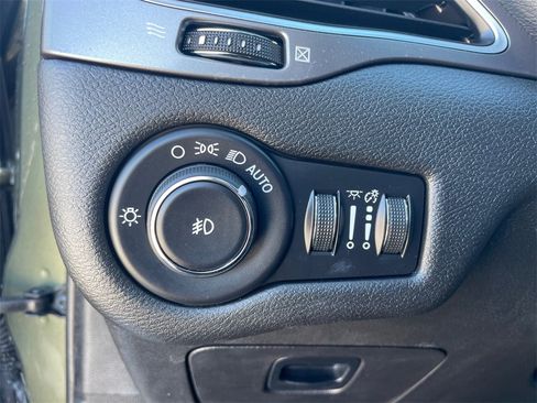 Used 2019 Jeep Cherokee Latitude Plus w/ Cold Weather Group image 30