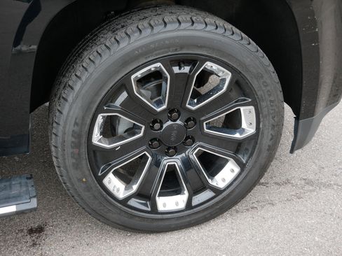 Used 2018 GMC Yukon Denali w/ Denali Ultimate Black Edition AWD/4WD image 15