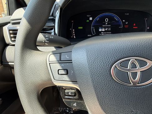 Used 2025 Toyota Camry LE FWD image 26