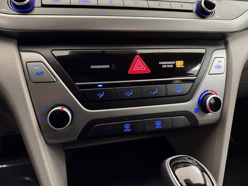 Used 2017 Hyundai Elantra SE image 13