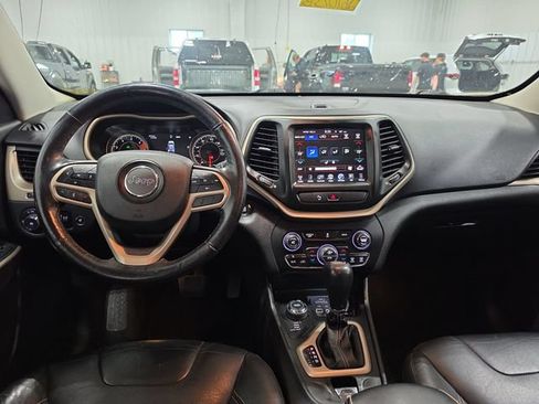 Used 2018 Jeep Cherokee Limited AWD/4WD image 4
