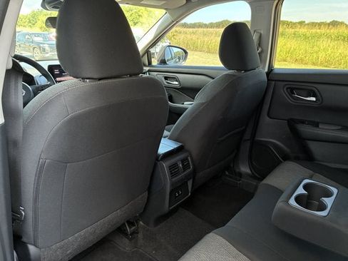 Used 2024 Nissan Rogue SV FWD image 17