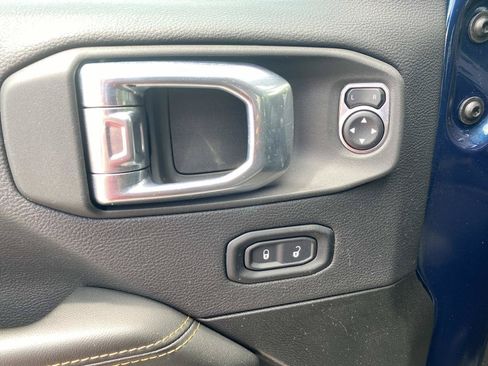 Used 2025 Jeep Wrangler Unlimited Sahara w/ Safety Group AWD/4WD image 21