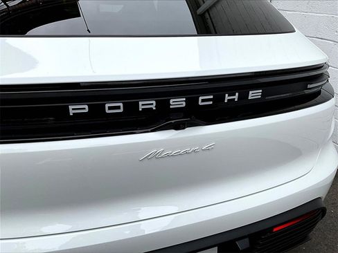 Used 2025 Porsche Macan 4 Electric image 13