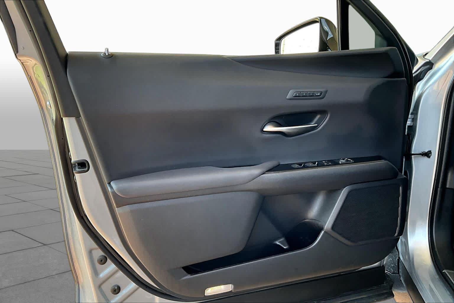 Used 2024 Lexus UX 250h F Sport FWD image 19