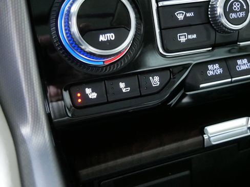 Used 2024 GMC Yukon Denali AWD/4WD image 32