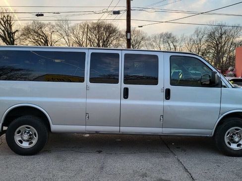 Used 2018 Chevrolet Express 3500 LT w/ LT Preferred Equipment Group image 8