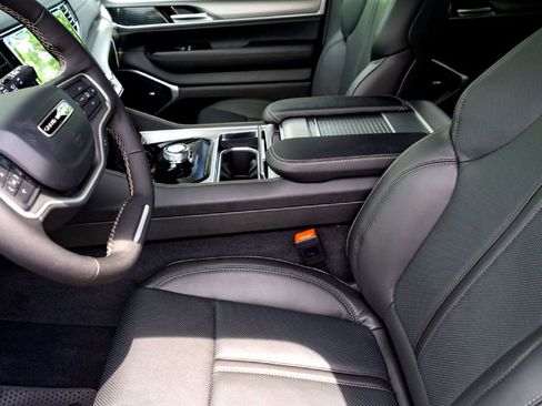 New 2026 Jeep Grand Wagoneer L 2WD image 7