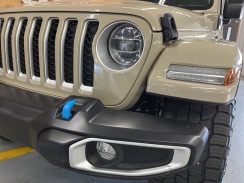 Used 2022 Jeep Wrangler Unlimited Sahara image 12