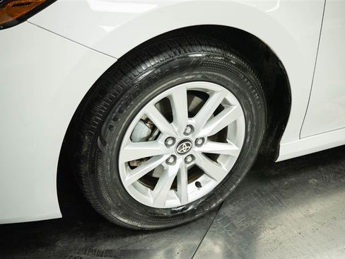 Used 2025 Toyota Camry LE image 4