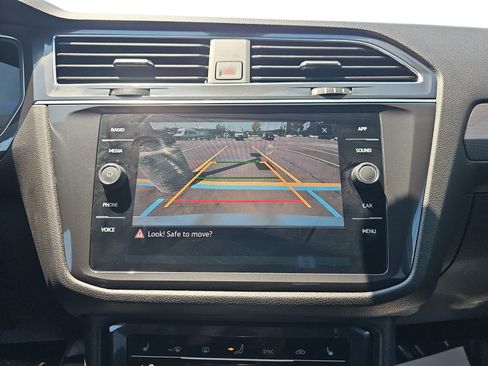 Used 2023 Volkswagen Tiguan SE FWD image 19