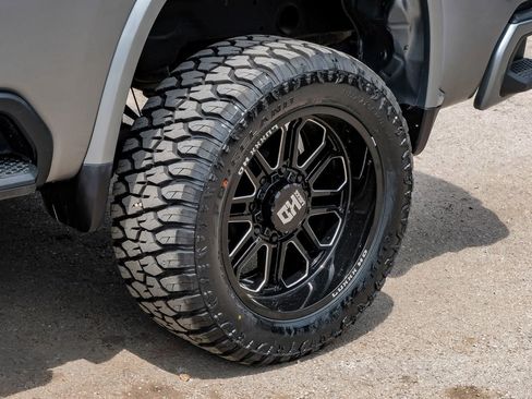 Used 2025 Chevrolet Silverado 2500 LT w/ Convenience Package image 63