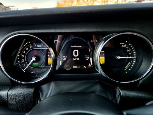 Used 2022 Jeep Wrangler Unlimited Sahara w/ Cold Weather Group image 14