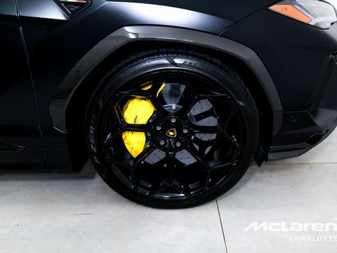 Used 2024 Lamborghini Urus Performante AWD/4WD image 33