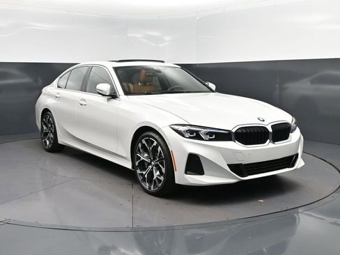 Certified 2025 BMW 330i Sedan RWD image 9