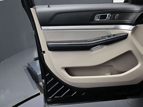 Used 2018 Ford Explorer 4WD w/ Class II Trailer Tow Package image 36