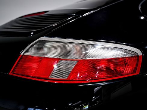 Used 2004 Porsche 911 Carrera RWD image 33