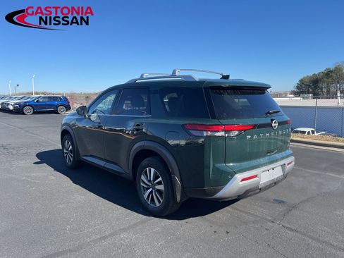 Used 2024 Nissan Pathfinder SL image 6