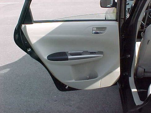 Used 2010 Subaru Impreza 2.5i Premium image 12