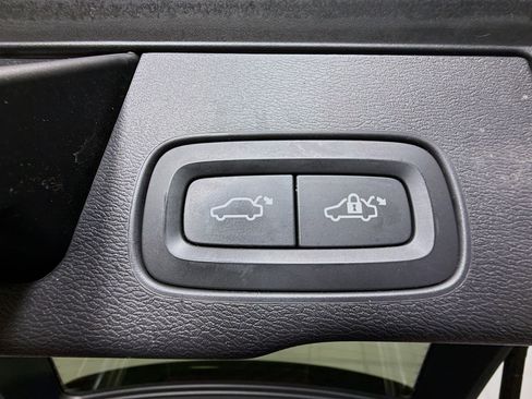 Used 2018 Volvo XC60 T6 Inscription w/ Convenience Package image 41