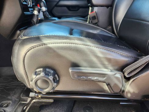 Used 2020 Jeep Gladiator Overland image 8