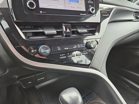 Used 2022 Toyota Camry SE FWD image 24
