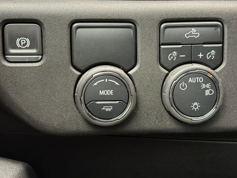 Used 2025 Chevrolet Silverado 1500 LT RWD image 3